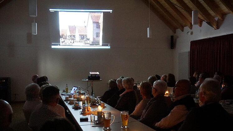 Der Rhönklub Zweigverein Walddörfer zeigt den alten Film von Josef Holzheimer aus dem Jahr 1949.  Foto: Marion Eckert