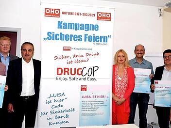 Der Start von "Sicheres Feiern" durch die Oho war in Altenkunstadt (v. l.); Andreas Leikeim, Mirko Karafiat, Robert Hümmer, Susanna Werner, Hans Püls , Udo Dauer und Alfons Hrubesch Foto: Dieter Radziej