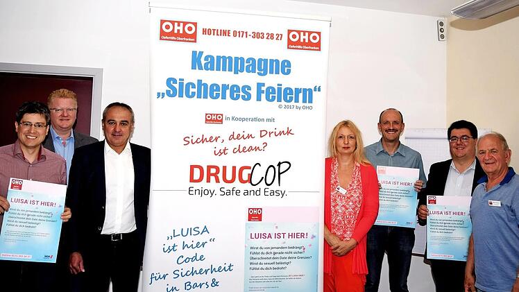 Der Start von "Sicheres Feiern" durch die Oho war in Altenkunstadt (v. l.); Andreas Leikeim, Mirko Karafiat, Robert Hümmer, Susanna Werner, Hans Püls , Udo Dauer und Alfons Hrubesch Foto: Dieter Radziej