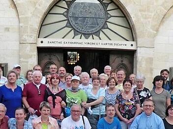 Die Gruppe beim Besuch der Geburtskirche in Bethlehem.  Foto: privat