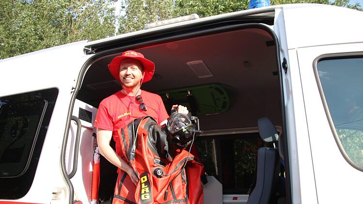 Zum Retten braucht man auch das richtige Equipment. Hier ein Trockentauchanzug. Foto: Julia Heimberger.