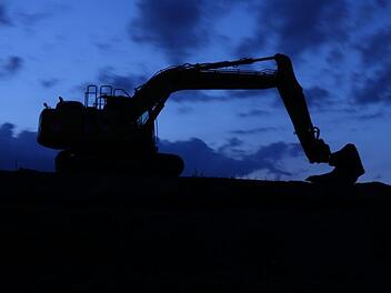 Ein Bauarbeiter sorgte f&uuml;r eine unruhige Nacht in Herzogenaurach. Mit viel L&auml;rm schliff er eine Bodenplatte ab. Dann kam die Polizei. Symbolfoto: Photographer2575/Pixabay.com