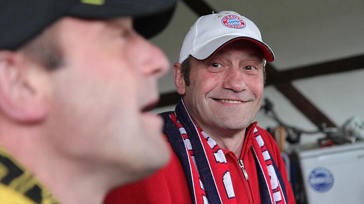 Trotz der Fan-Rivalität halten die Zwei zusammen wie Pech und Schwefel.