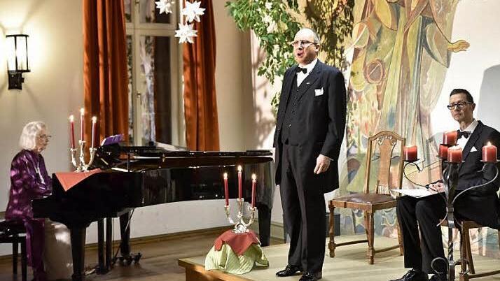 Mit der Hörfolge "Macht hoch die Tür" gastierte das Rosenau Trio aus Baden-Baden in Königsberg.  Foto: sn