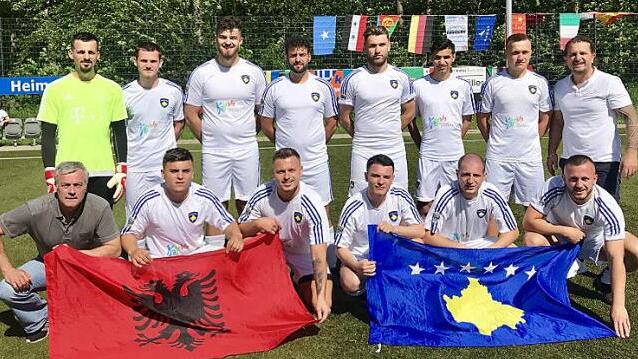 Internationaler Bamberger Meister: das Team des FC Kosovo  Foto: p