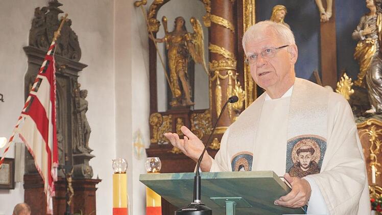 Franziskusfest auf dem Kreuzberg mit Fuldas Generalvikar Dr. Gerhard Stanke. Marion Eckert