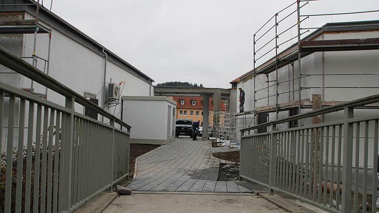 Der Zugang über die Brücke ist übrigens noch nicht offen.