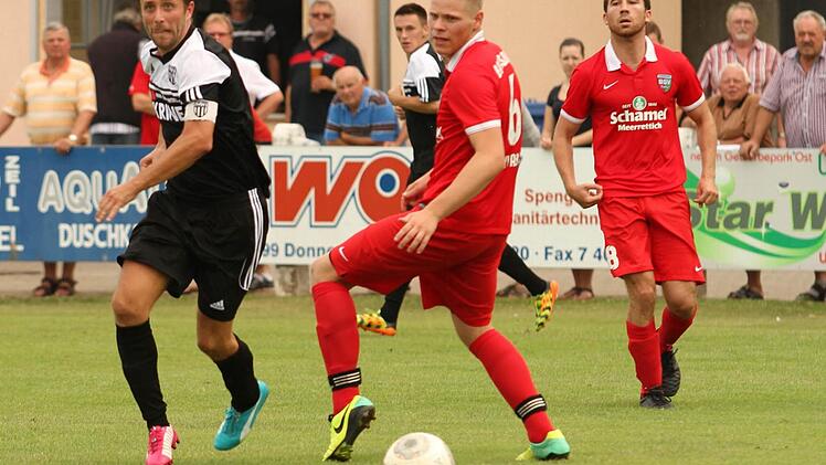 Das Comeback fest im Blick: Kapitän Daniel Rinbergas hofft, dass er noch vor der Winterpause wieder seine Schuhe für den FC Sand schnüren kann. Foto: Günther Geiling
