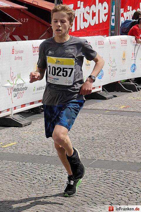 Weltkulturerbelauf 2017 in Bamberg: Der Zieleinlauf am Maxplatz