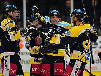 Der EHC Bayreuth hatte im Spiel gegen die Germering Wanderers die Nase vorn. Foto: Sportfotografie Hollfelder