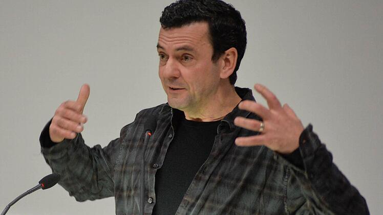 Die Augen, der Blick: Regisseur Christian Petzold gibt an der Uni Bamberg Einblick in das Denken eines erfolgreichen Filmemachers.  Foto: Ronald Rinklef