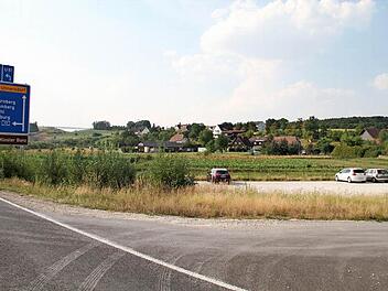 Am kommenden Montag wird beginnt die Stadt damit, den Pendlerparkplatz bei Kösten zu erweitern.  Foto: Gerda Völk