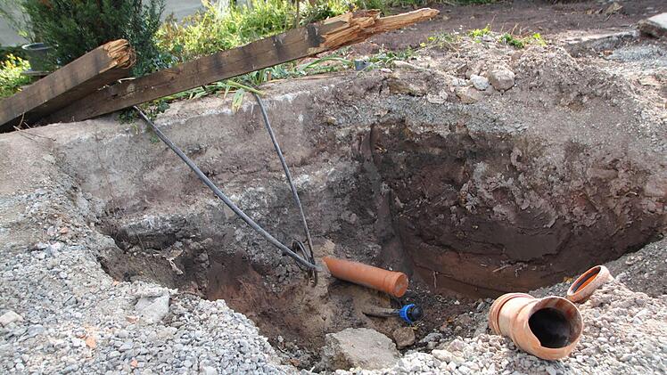 Baustelle im Saunagarten: Hier stand die alte Sauna. Foto: Ulrike Müller