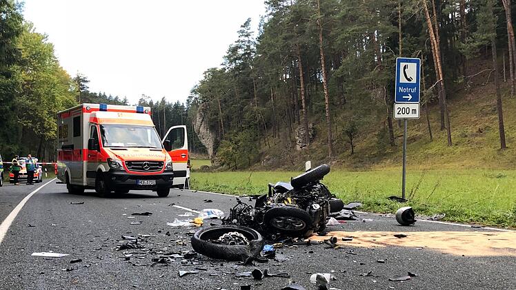 In der Fr&auml;nkischen Schweiz ist es zu einem tragischen Motorradunfall gekommen: Zwei Menschen starben bei einer Kollision.  Foto: News5 / Merzbach