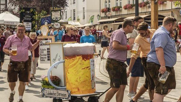 Am Sonntag fand ein Festzug zum Bierstadel statt. Foto: Kulmbacher Brauerei