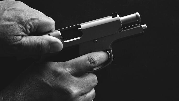 Langenzenn: Unbekannter überfällt 18-Jährigen und schießt in sein Gesicht