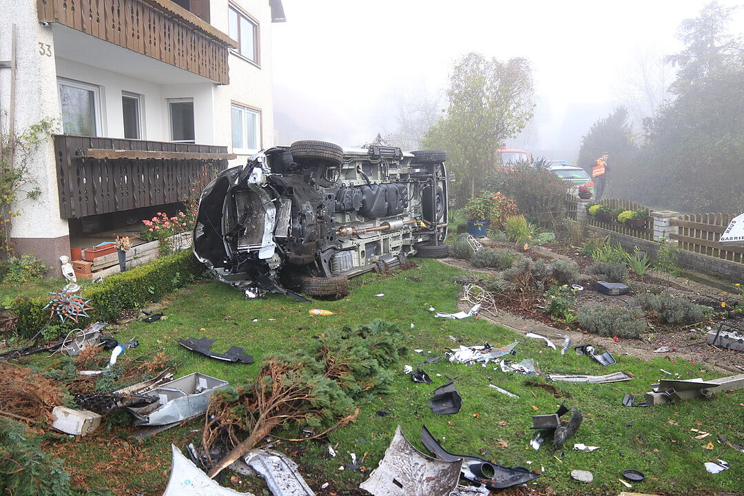 Landkreis Forchheim: Transporter landet in Garten