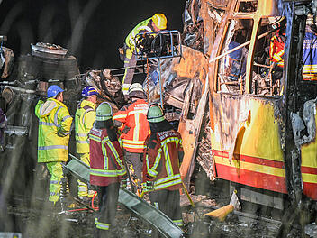 Unfall mit Tanklaster und Stadtbahn