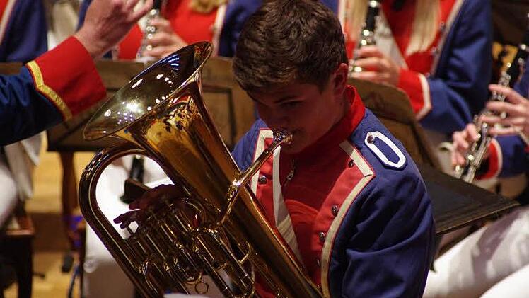 Gemeinschaftskonzert des Jugendmusikkorps und der Egerländer Blasmusik im Großen Saal des Regentenbaus  Foto: Klaus Werner