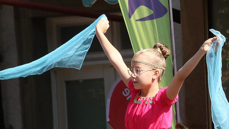 Die Sternchengarde begeisterte mit ihrem orientalischen Tanz die Kinder und  die Erwachsenen. Foto: Dieter Britz