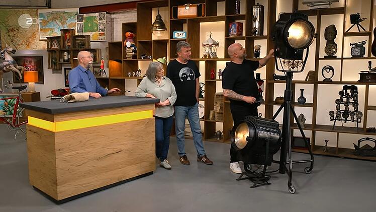 Horst Lichter hatte sich unbemerkt dem Expertentisch gen&auml;hert.