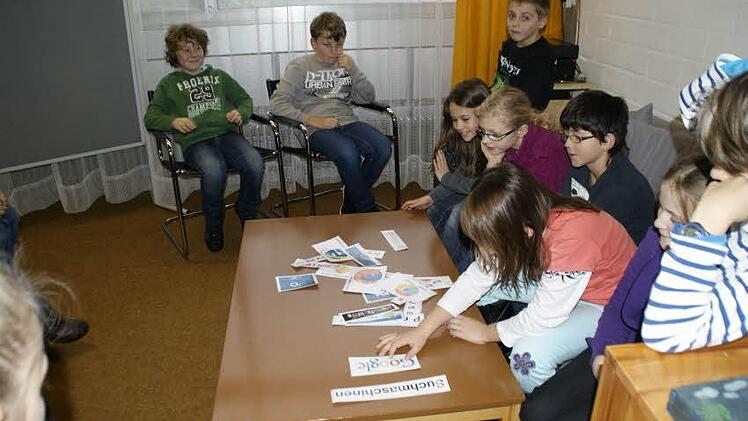 Google ist eine Suchmaschine, der Internet-Explorer ein Browser und T-online ein Provider - sogar von Theorie lassen sich die Kinder im Medienunterricht nicht abschrecken. Foto: sw