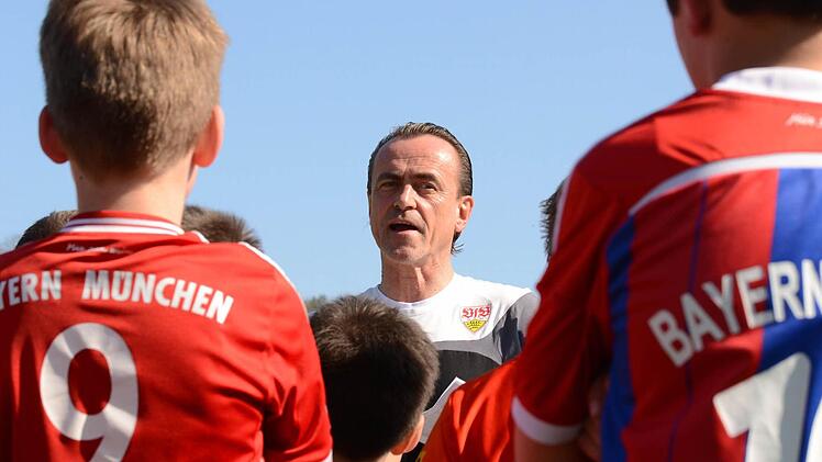 Gegenseitiger Respekt: Wenn Günther Schäfer spricht, hören auch FC-Bayern-Fans ganz genau hin. Foto: Jürgen Schmitt