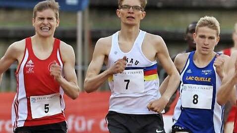 Marvin Heinrich (li.) und Lukas Abele (Mitte) schnappten Jamie Williamson (re.) vom LAC Quelle F&uuml;rth die beiden Startpl&auml;tze f&uuml;r die Junioren-Weltmeisterschaft in Polen weg.