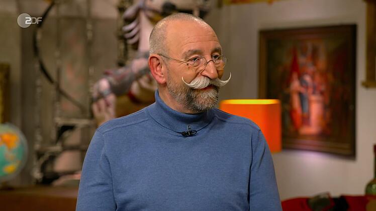 "Das sieht gut aus", flötete Lichter, als er die beiden Objekte hinter dem Experten-Pult genauer betrachtete.