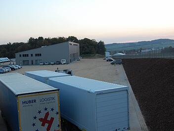 Die neue Betriebsanlage. Auch das Außengelände mit Pflasterung ist weitgehend fertig gestellt.  Fotos: Günther Straub