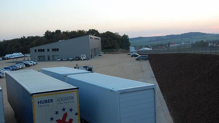 Die neue Betriebsanlage. Auch das Außengelände mit Pflasterung ist weitgehend fertig gestellt.  Fotos: Günther Straub