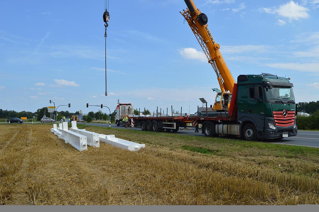 B 470 bei Gremsdorf: 16 Tonnen Stahl auf Abwegen