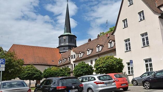 Das Pfarrzentrum in Niederndorf wird ab dem kommenden Fr&uuml;hsommer zur Gro&szlig;baustelle. Der Hauptausschuss hat den Kosten bereits zugestimmt, endg&uuml;ltig beschlie&szlig;en muss jetzt der Stadtrat.  Foto: Bernhard Panzer