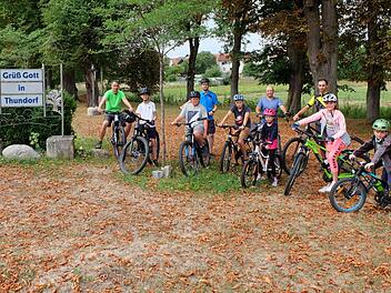 Von Thundorf aus nahmen die Kinder beim Ferienprogramm die nähere Umgebung unter die Pedalen. Foto: Philipp Bauernschubert