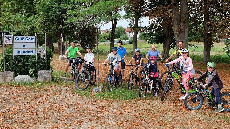 Von Thundorf aus nahmen die Kinder beim Ferienprogramm die nähere Umgebung unter die Pedalen. Foto: Philipp Bauernschubert