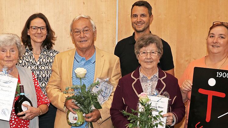 Seit 60 Jahren sind Robert Hempfling und Marianne Müller beim Turnverein Unterrodach, Walburga Eber sogar schon seit 70 Jahren. Das Bild zeigt, von links, Walburga Eber, Sylvia Hanke, Robert Hempfling, Peter Fischer, Marianne Müller und Susann Ber...