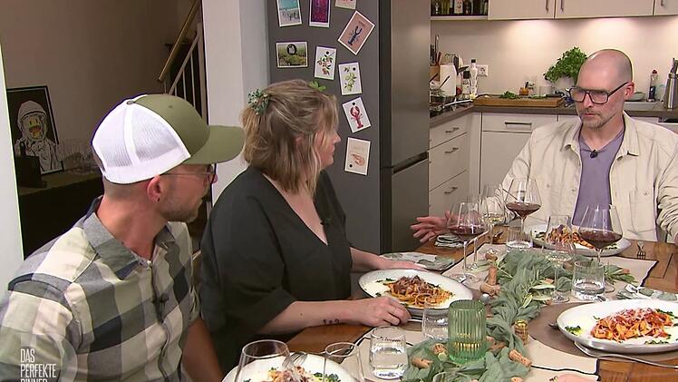 Handgemachte Tagliatelle und stundenlang geschmortes Rag&ugrave;: So geht "Bolognese" beim "perfekten Dinner".