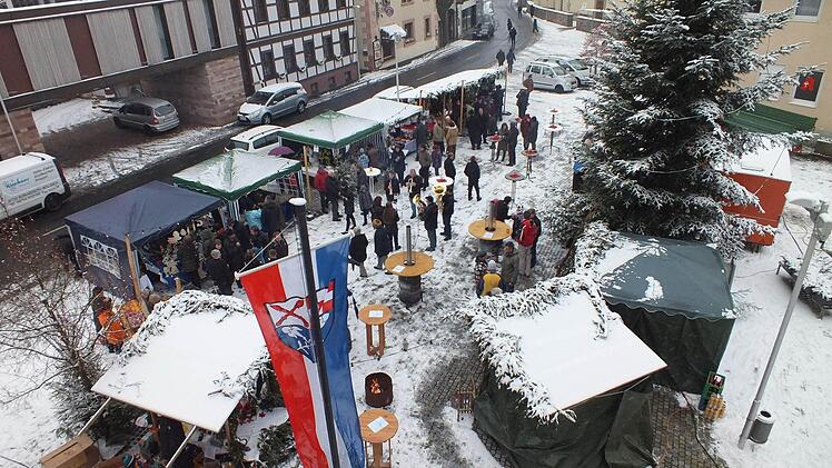 Blick auf den Rathausplatz von Burkardroth