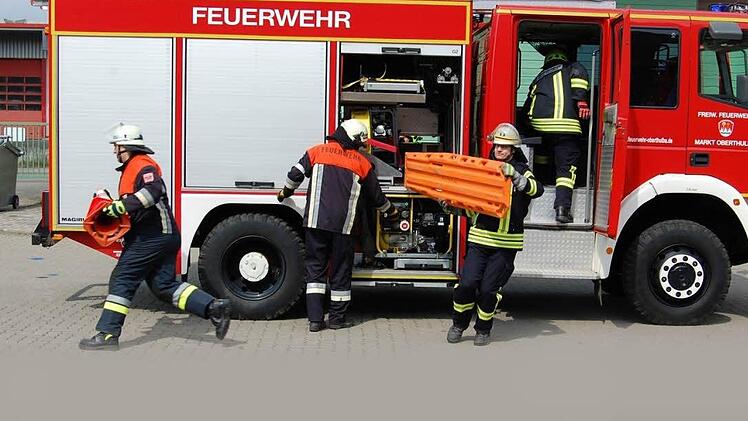 Wichtig ist die Ausbildung, und das besonders für die zahlreichen unterschiedlichen Einsätze in Oberthulba. Unser Foto zeigt die Feuerwehrleute bei einer Leistungsprüfung. Fotos: Günther Straub