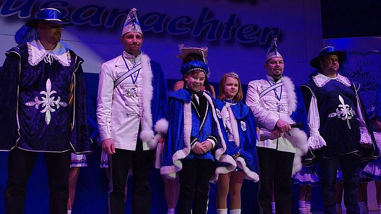 Mitten drin im Geschehen waren das Kinder-Prinzenpaar, Leon I. und Anna-Sophie I., sowie auch ihre Tollitäten Gerald I. und Dirk II.  Foto: Heike Schülein