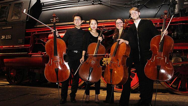 Meng-Hsuan Shieh aus Taiwan, "Elisa" Seungyeon Hong aus Korea, Julia Carrasco Martinez aus Spanien und Christoph Pickelmann aus Deutschland zeigten sich beim Konzert im DDM in Bestform. Foto: Adam