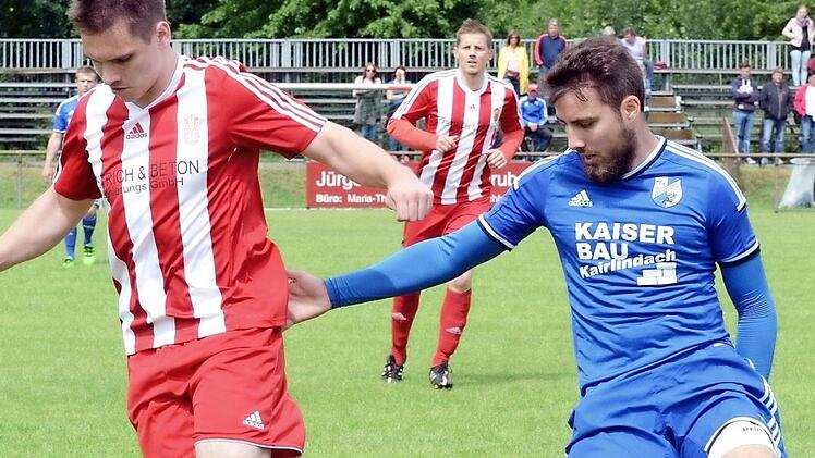 Christian Rösch (l.) fehlt dem SV Buckenhofen verletzt beim Showdown der Kreisliga 1 in Weisendorf. Manuel Wild (r.) ist mit 16 Treffern zweitbester Torschütze des ASV.  Foto: herzopress/Archiv