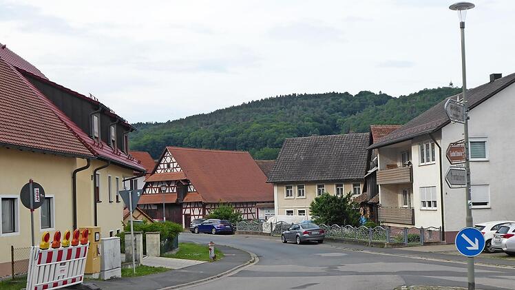 Die Absperrbaken stehen schon bereit.