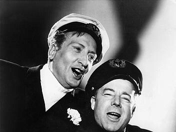 Hans Albers und Heinz R&uuml;hmann geh&ouml;rten auch nach dem Zweiten Weltkrieg noch zu den gro&szlig;en Stars der deutschen Film- und Musikindustrie. Ihre Hits aus der NS-Zeit, wie "Jawohl, meine Herr'n" sind bis heute unvergessen - und dienten damals auch der Propaganda.