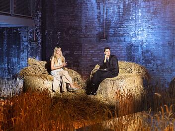 Heidi Klum wird von Gastjuror und Supermodel Sean O'Pry unterst&uuml;tzt.