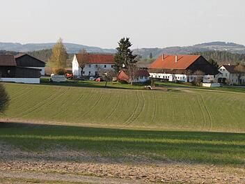 In der Senke südlich von Oberndorf wollen Investoren aus Altenkunstadt auf fast sechs Hektar ein Freiland-Photovoltaikanlage bauen. Das hat der Kulmbacher Stadtrat abgelehnt. Foto: Stephan Tiroch