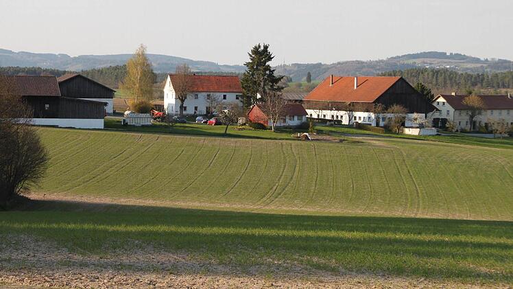 In der Senke südlich von Oberndorf wollen Investoren aus Altenkunstadt auf fast sechs Hektar ein Freiland-Photovoltaikanlage bauen. Das hat der Kulmbacher Stadtrat abgelehnt. Foto: Stephan Tiroch