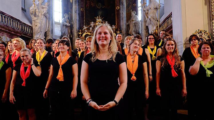 Der Chor "New Future" beim Benefizkonzert in der sulzthaler Kirche. Foto: Gerd Schaar