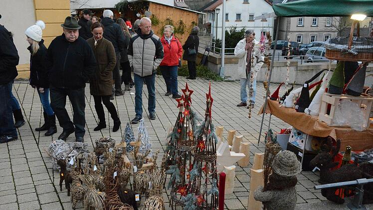Von Korbwaren bis Weihnachtsdekoration war alles zu finden. Foto: Schmidt
