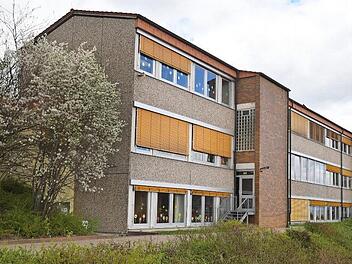 Die Grund- und Mittelschule Hallerndorf (Landkreis Forchheim) besuchen auch Schüler aus den westlichen Hirschaider Ortsteilen. Foto: Ronald Rinklef